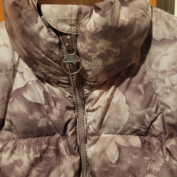 Athleta Downtown Pink Floral Printed Down Puffer Jacket Size Medium Petite - Picture 5 of 7